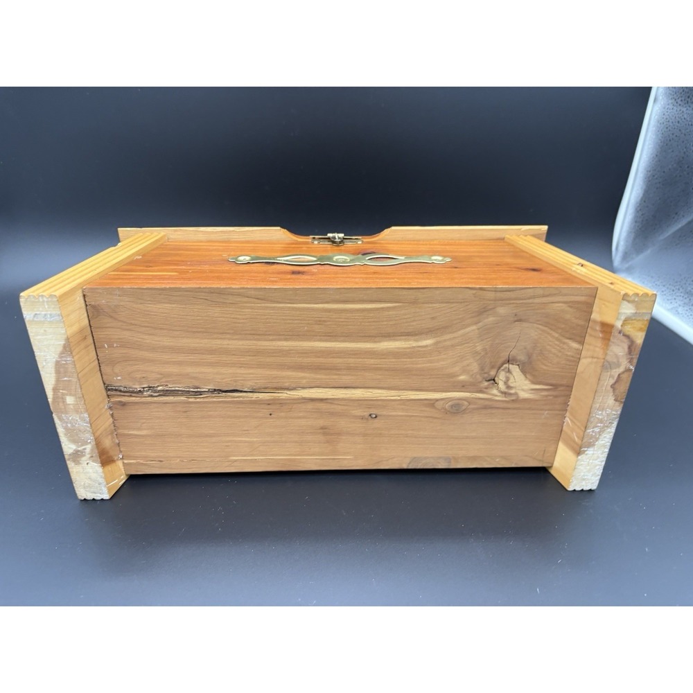 Vintage Cedar Wood Box Wisconsin Dells Souvenir Keepsake Trinket Chest Art Deco - Picture 6 of 13